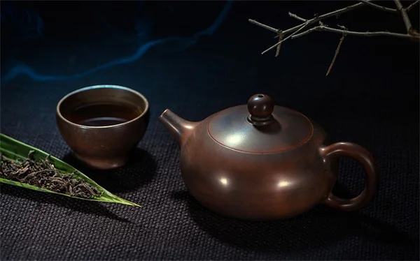 泡吹き虫の泡が芝生に！春のサイン？無害？知っておくべき対処法と誤解を解説